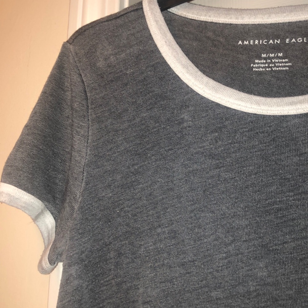 Like New! 🌺🌺🌺American Eagle crew t shirt